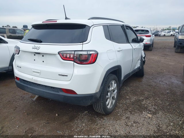 Jeep Compass Latitude Lux 4x4 2022 3C4NJDFB8NT197416 Image 4