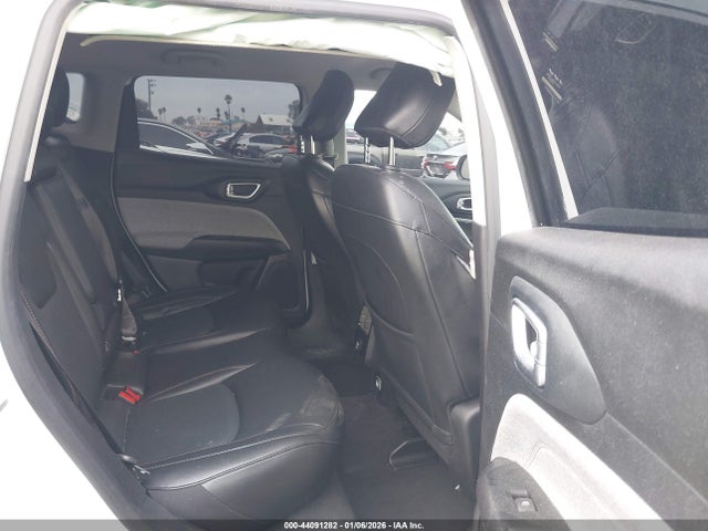 Jeep Compass Latitude Lux 4x4 2022 3C4NJDFB8NT197416 Image 8