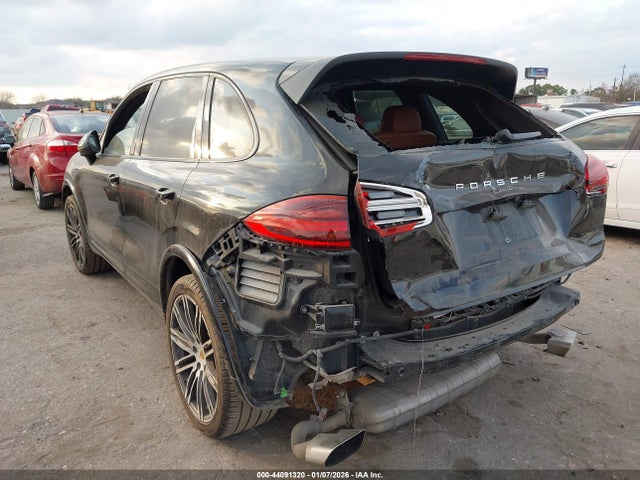 2018 PORSCHE CAYENNE WP1AA2A21JKA05273 Photo 2