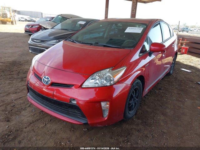 Toyota Prius Three 2014 JTDKN3DU4E0365510 Image 2