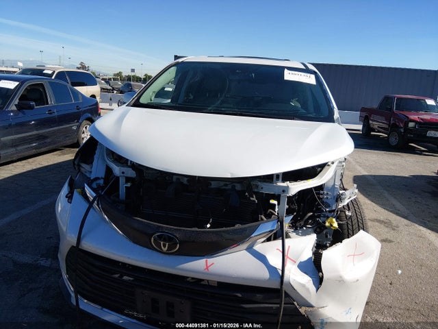 5TDJRKEC9NS092092 Toyota SIENNA XLE
