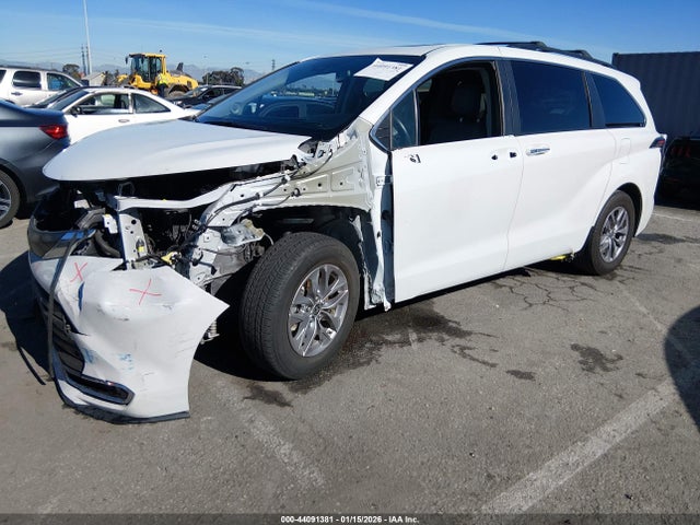5TDJRKEC9NS092092 Toyota SIENNA XLE
