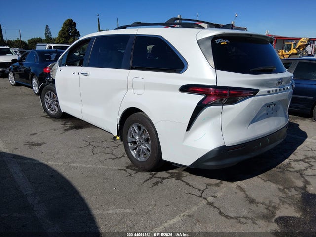 5TDJRKEC9NS092092 Toyota SIENNA XLE