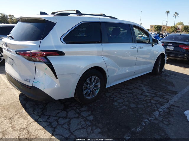 5TDJRKEC9NS092092 Toyota SIENNA XLE