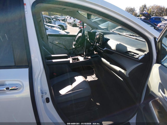 5TDJRKEC9NS092092 Toyota SIENNA XLE