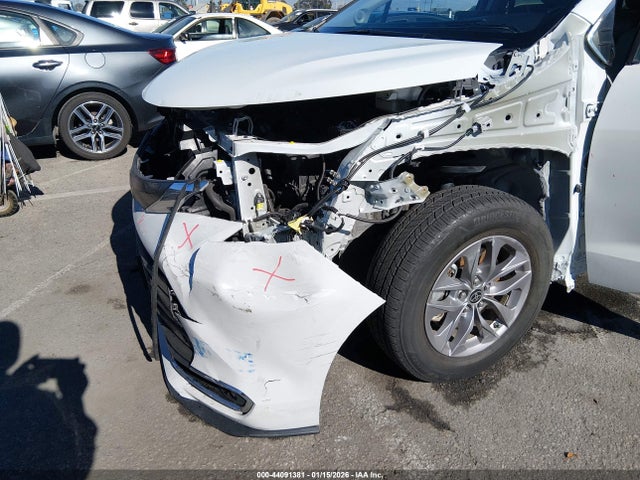 5TDJRKEC9NS092092 Toyota SIENNA XLE