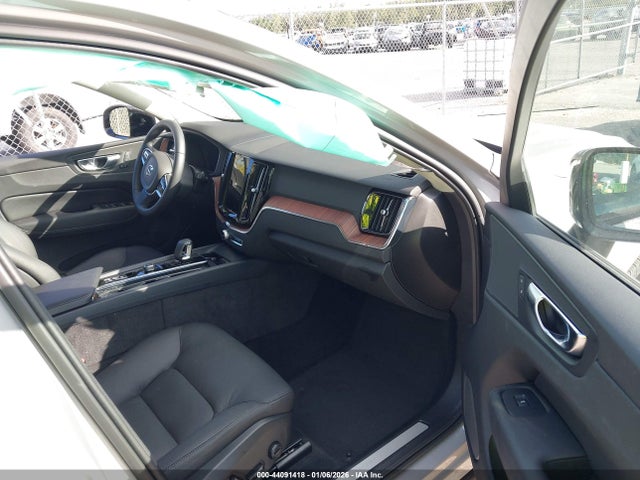 2024 VOLVO XC60 RECHARGE PLUG-IN HYBRID YV4H60DL6R1908690 Photo 4