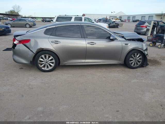 2017 Kia Optima Lx მანქანა იყიდება აუქციონზე, vin: 5XXGT4L32HG160765, აუქციონის ნომერი: 44091422