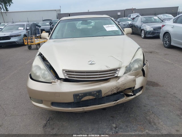 44091649 :رقم المزاد ، JTHBF30G920011585 vin ، 2002 Lexus Es 300 مزاد بيع