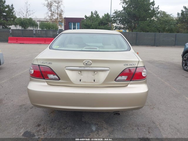 44091649 :رقم المزاد ، JTHBF30G920011585 vin ، 2002 Lexus Es 300 مزاد بيع