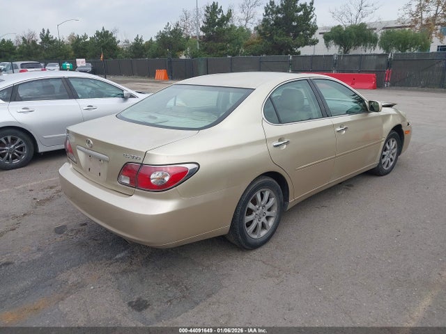 44091649 :رقم المزاد ، JTHBF30G920011585 vin ، 2002 Lexus Es 300 مزاد بيع
