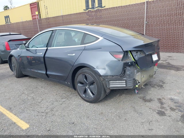 2018 TESLA MODEL 3 5YJ3E1EA5JF040678 Photo 2