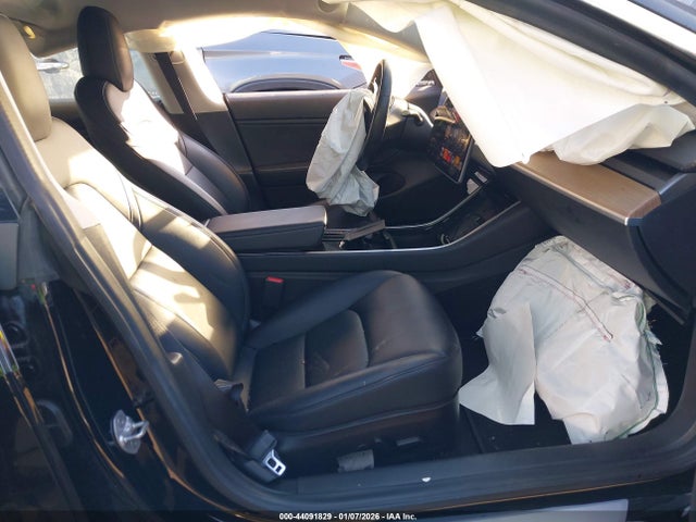 2019 TESLA MODEL 3 5YJ3E1EA2KF305543 Photo 4