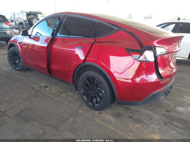 2024 TESLA MODEL Y 7SAYGDEE5RA251833 Photo 2