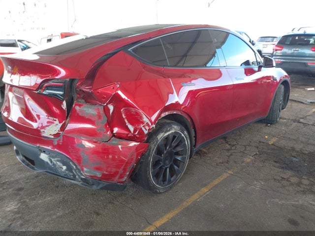2024 TESLA MODEL Y 7SAYGDEE5RA251833 Photo 3