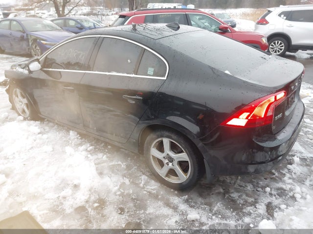 2011 VOLVO S60 YV1902FHXB2007958 Photo 2