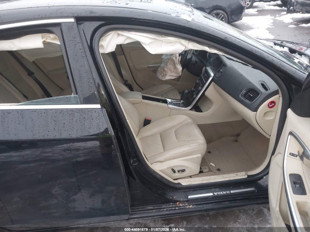 2011 VOLVO S60 YV1902FHXB2007958 Photo 4