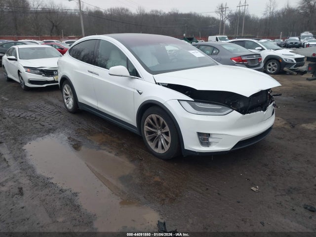 2018 TESLA MODEL X 5YJXCBE20JF132559 Photo 0