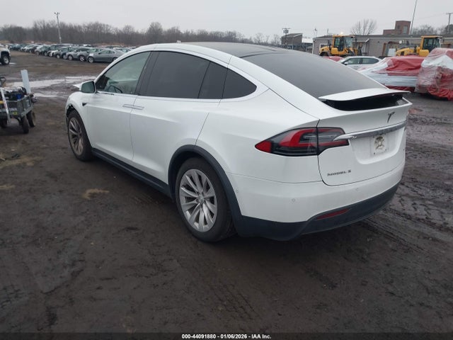 2018 TESLA MODEL X 5YJXCBE20JF132559 Photo 2