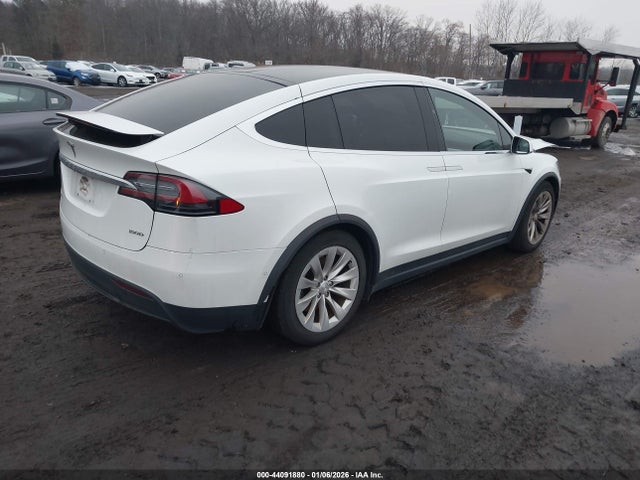 2018 TESLA MODEL X 5YJXCBE20JF132559 Photo 3