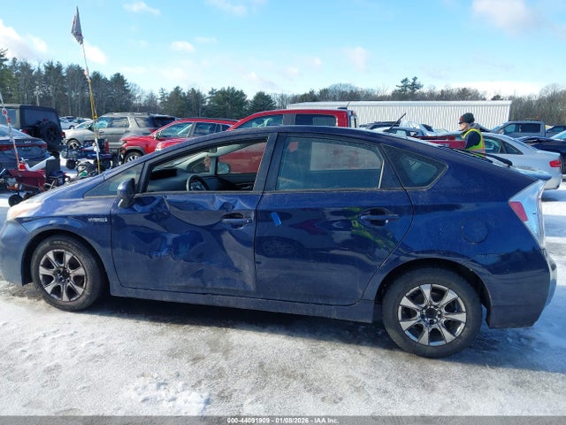 Toyota Prius Two 2015 JTDKN3DU1F0395713 Image 14