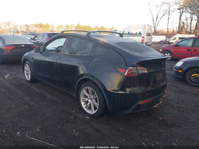 2023 TESLA MODEL Y 7SAYGDEE1PF853810 Photo 2