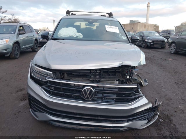 2024 Volkswagen Tiguan 2.0t Se R-line Black მანქანა იყიდება აუქციონზე, vin: 3VV8B7AX8RM197108, აუქციონის ნომერი: 44092035
