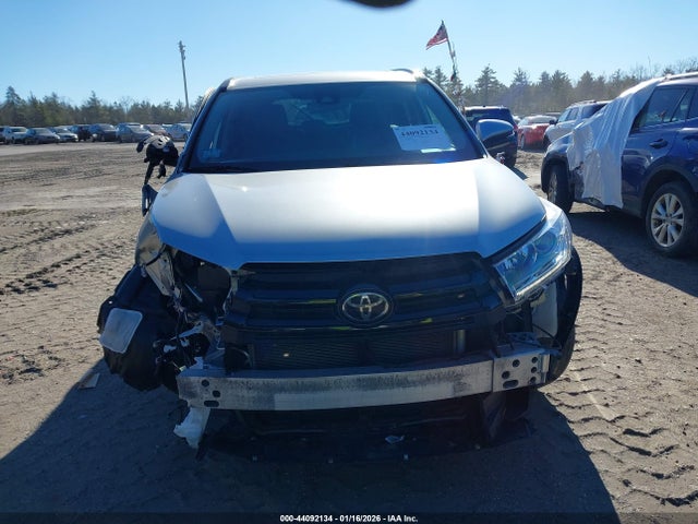 Toyota Highlander Se 2018 5TDJZRFH8JS890032 Image 13