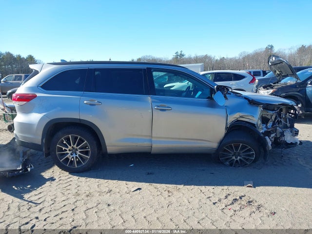 Toyota Highlander Se 2018 5TDJZRFH8JS890032 Image 14