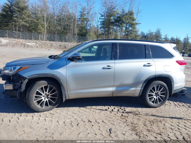 Toyota Highlander Se 2018 5TDJZRFH8JS890032 Image 15
