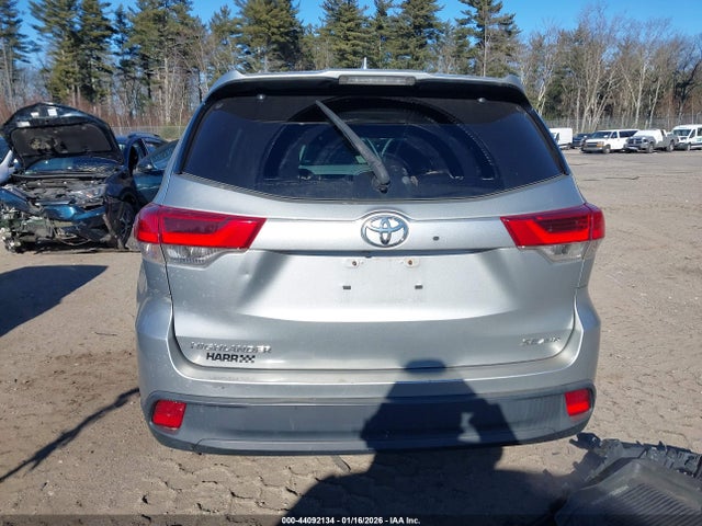 Toyota Highlander Se 2018 5TDJZRFH8JS890032 Image 17