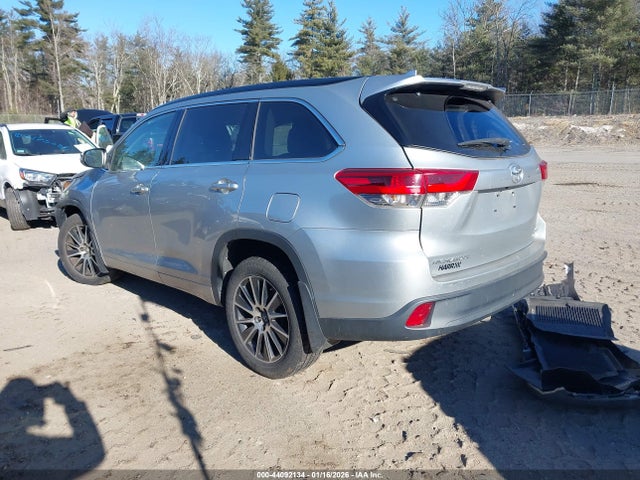 Toyota Highlander Se 2018 5TDJZRFH8JS890032 Image 3