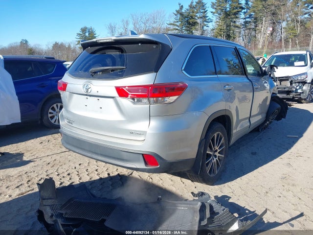 Toyota Highlander Se 2018 5TDJZRFH8JS890032 Image 4