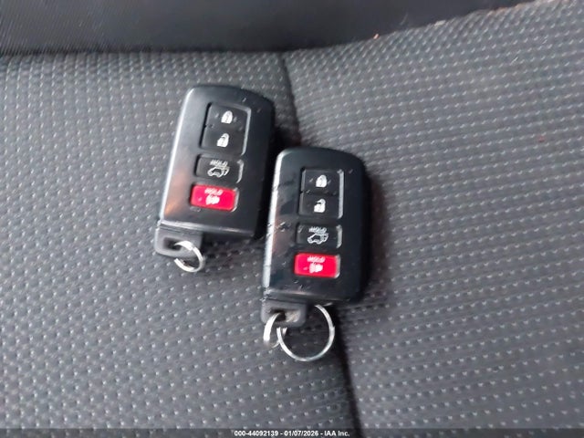 Toyota Rav4 Xle 2018 2T3RFREV9JW823232 Image 11