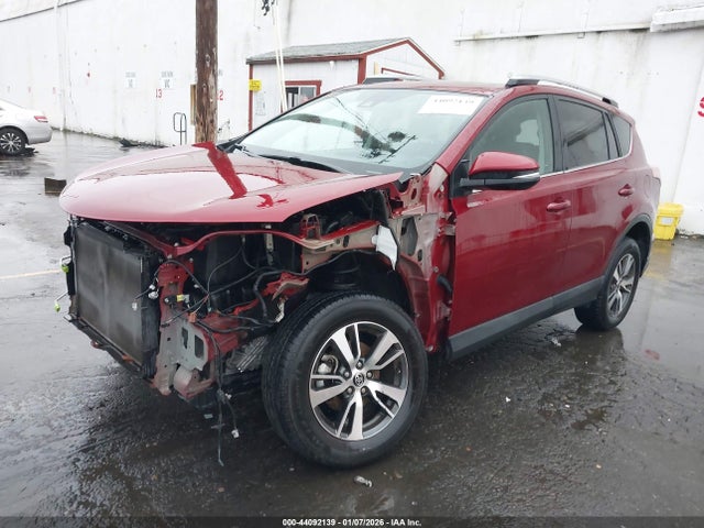 Toyota Rav4 Xle 2018 2T3RFREV9JW823232 Image 2