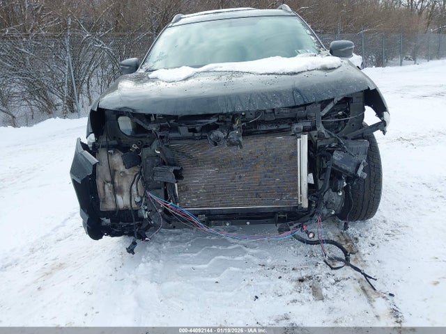 5N1AT2MV8JC789670 Nissan ROGUE SV