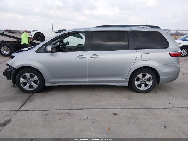 Toyota SIENNA LE 2020 5TDKZ3DC2LS024354 Image 14