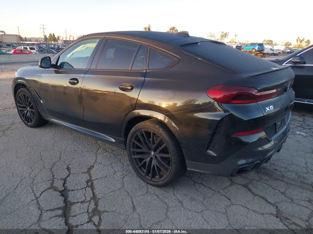 2022 BMW X6 5UXCY6C02N9K41922 Photo 2