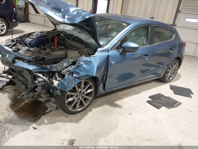 44092254 :رقم المزاد ، 3MZBN1M31JM173123 vin ، 2018 Mazda Mazda3 Grand Touring مزاد بيع