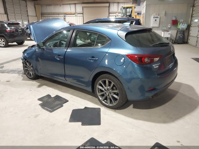 44092254 :رقم المزاد ، 3MZBN1M31JM173123 vin ، 2018 Mazda Mazda3 Grand Touring مزاد بيع
