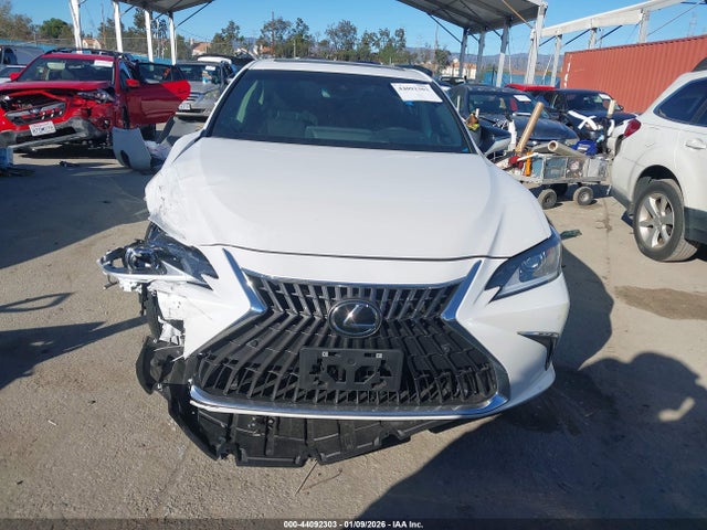 Lexus ES 300H 2025 58ADA1C12SU069345 Image 12