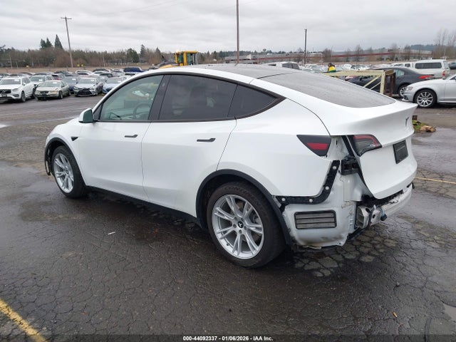 2021 TESLA MODEL Y 5YJYGDEE6MF232636 Photo 2