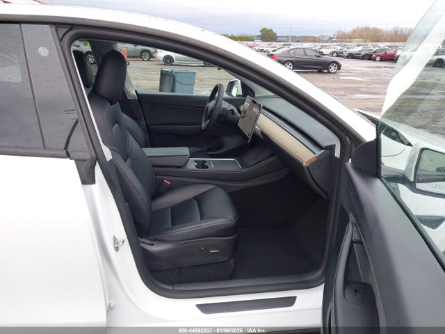 2021 TESLA MODEL Y 5YJYGDEE6MF232636 Photo 4