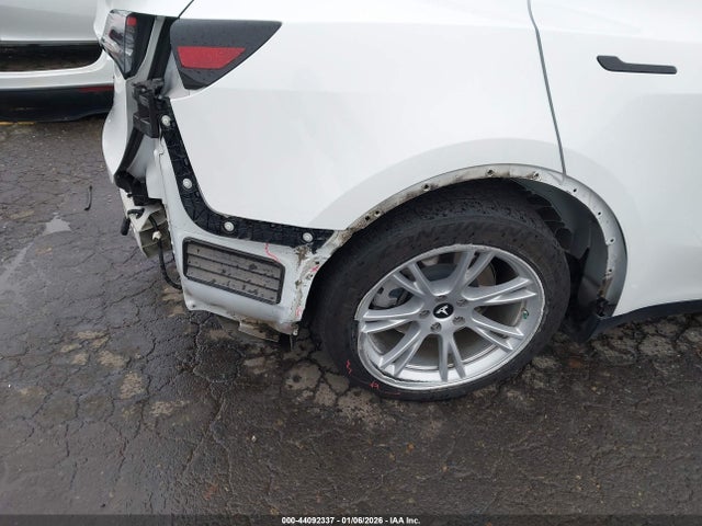 2021 TESLA MODEL Y 5YJYGDEE6MF232636 Photo 5