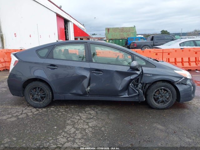Toyota Prius Two 2015 JTDKN3DU1F0464108 Image 13