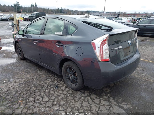 Toyota Prius Two 2015 JTDKN3DU1F0464108 Image 3