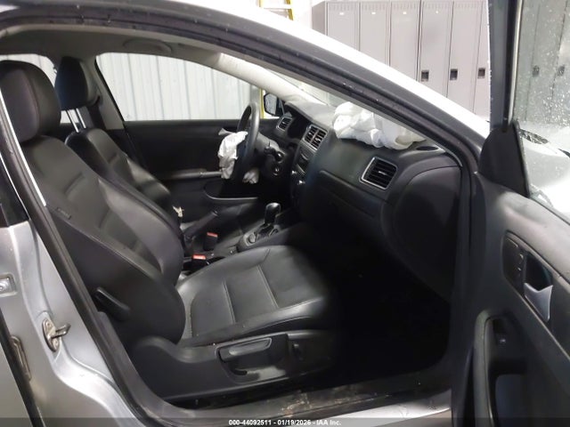 44092511 :رقم المزاد ، 3VWD07AJ4EM236461 vin ، 2014 Volkswagen Jetta 1.8t Se مزاد بيع