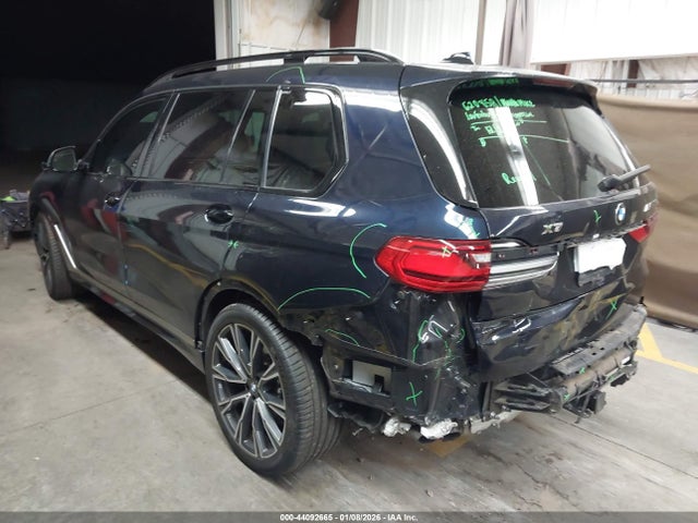 2022 BMW X7 5UXCX6C03N9J68840 Photo 2