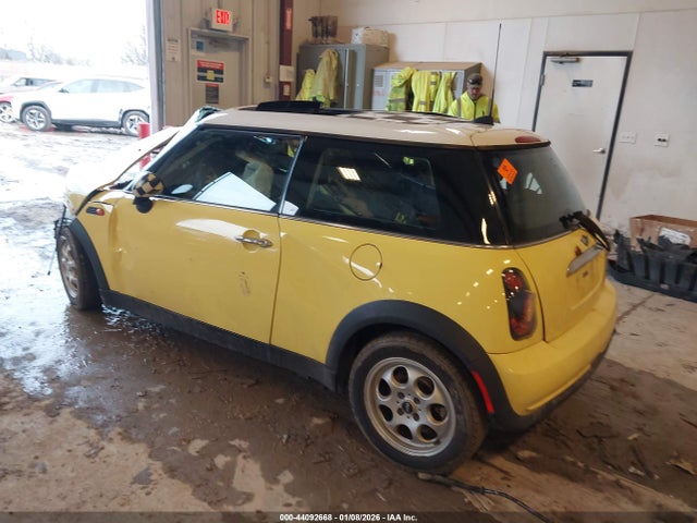 2005 MINI COOPER WMWRC33505TK60506 Photo 2