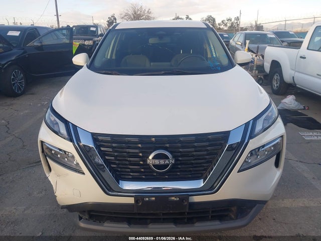 JN8BT3BAXPW433974 Nissan Rogue Sv Fwd